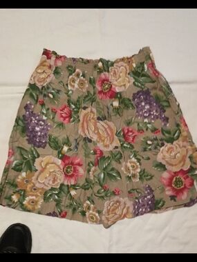 Liz Wear Flowered Shorts